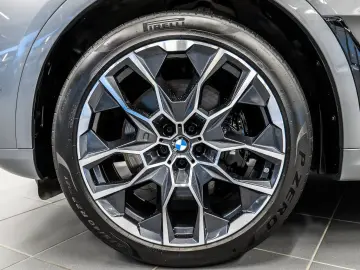BMW X7 xDrive40d M Sport HUD PANO ACC AHK RFK NAVI