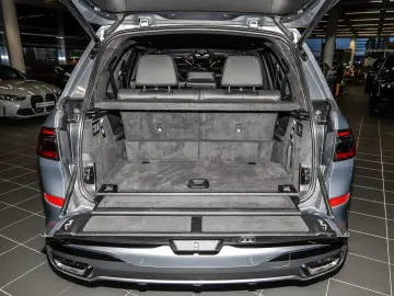 BMW X7 xDrive40d M Sport HUD PANO ACC AHK RFK NAVI