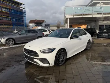 MERCEDES-BENZ C300 lim. 4M AMG MBUX Night AHK Distr Pano Amb