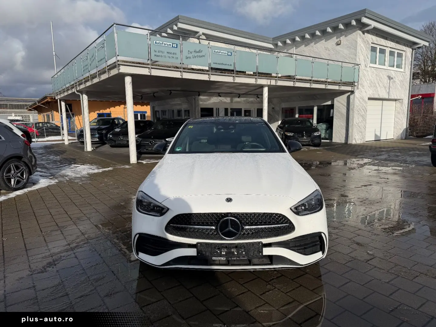 MERCEDES-BENZ C300 lim. 4M AMG MBUX Night AHK Distr Pano Amb