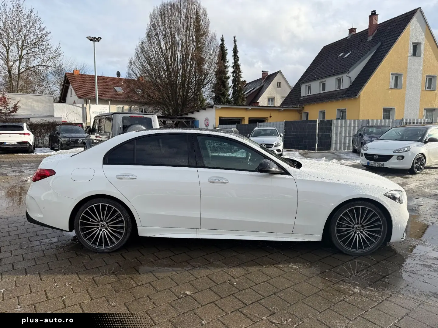 MERCEDES-BENZ C300 lim. 4M AMG MBUX Night AHK Distr Pano Amb