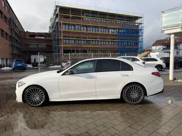 MERCEDES-BENZ C300 lim. 4M AMG MBUX Night AHK Distr Pano Amb