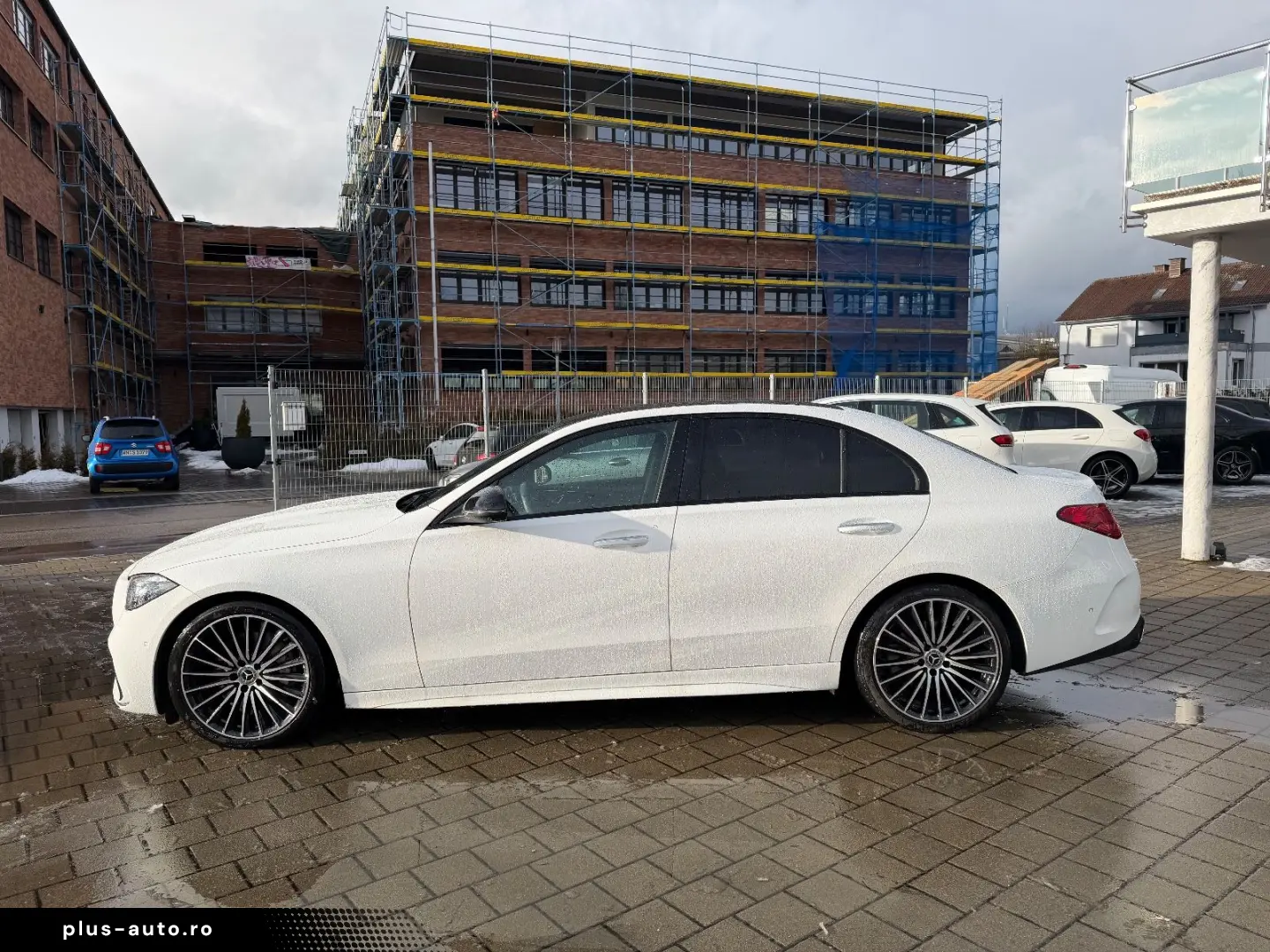 MERCEDES-BENZ C300 lim. 4M AMG MBUX Night AHK Distr Pano Amb