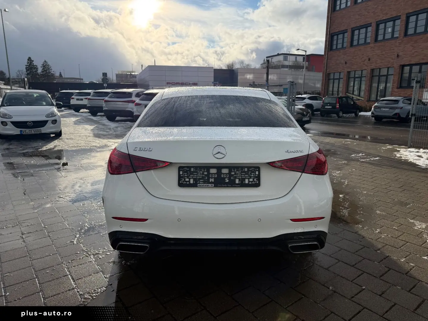 MERCEDES-BENZ C300 lim. 4M AMG MBUX Night AHK Distr Pano Amb