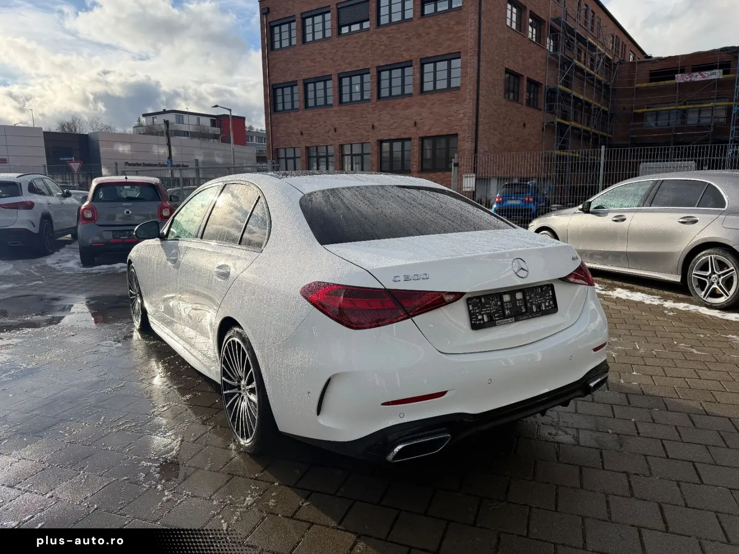 MERCEDES-BENZ C300 lim. 4M AMG MBUX Night AHK Distr Pano Amb