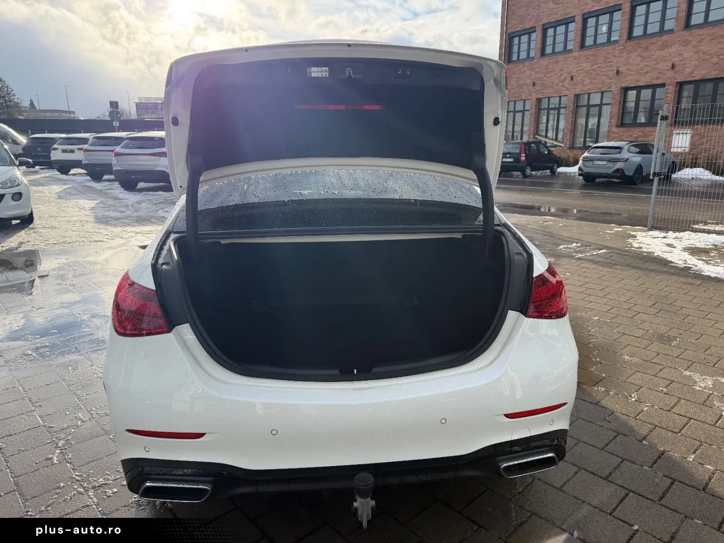 MERCEDES-BENZ C300 lim. 4M AMG MBUX Night AHK Distr Pano Amb