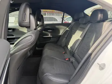 MERCEDES-BENZ C300 lim. 4M AMG MBUX Night AHK Distr Pano Amb