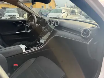 MERCEDES-BENZ C300 lim. 4M AMG MBUX Night AHK Distr Pano Amb