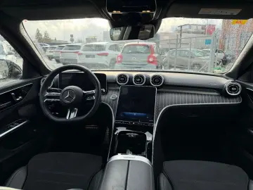 MERCEDES-BENZ C300 lim. 4M AMG MBUX Night AHK Distr Pano Amb