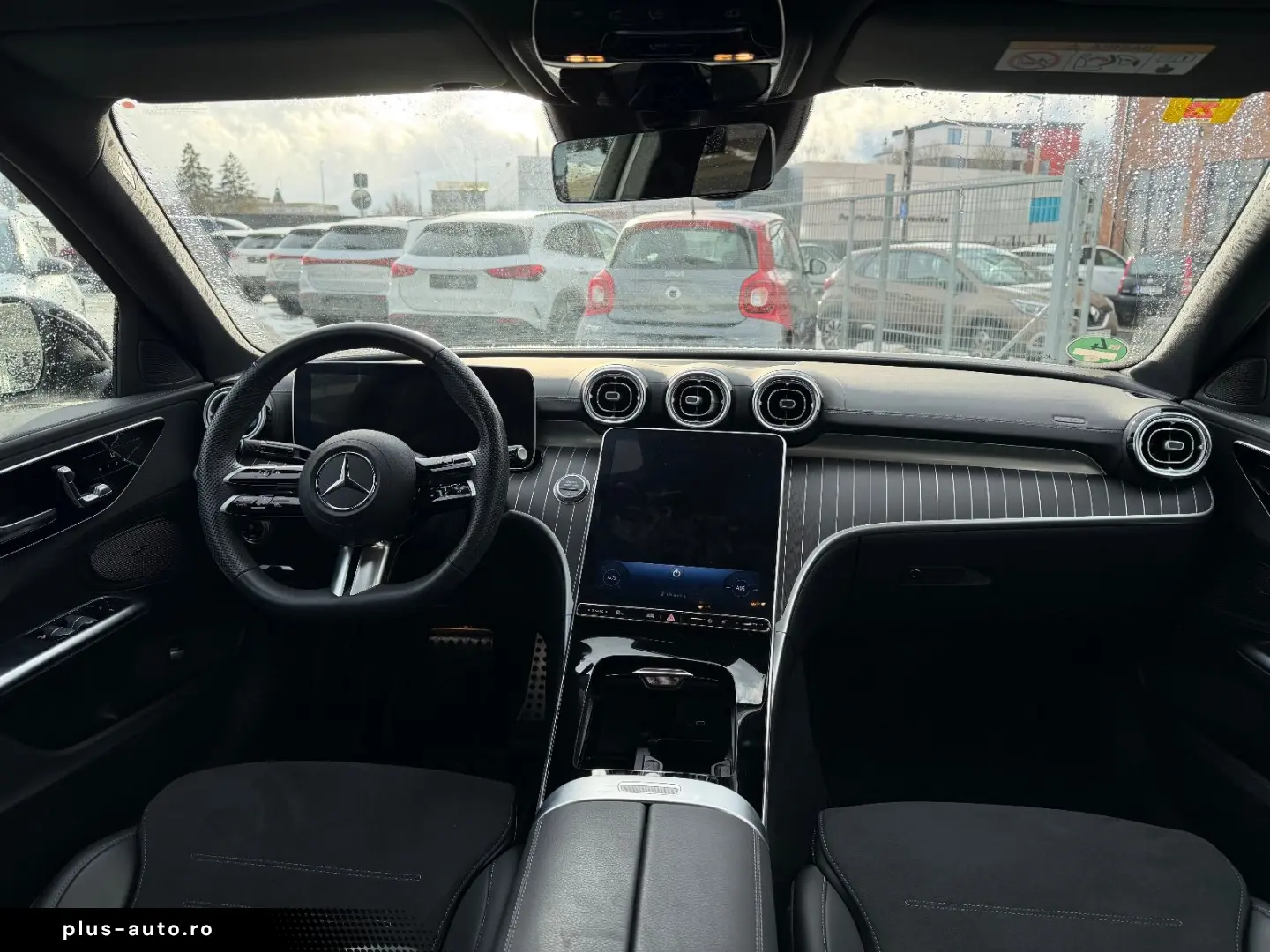 MERCEDES-BENZ C300 lim. 4M AMG MBUX Night AHK Distr Pano Amb