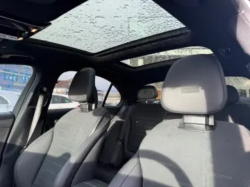 MERCEDES-BENZ C300 lim. 4M AMG MBUX Night AHK Distr Pano Amb