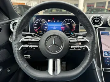 MERCEDES-BENZ C300 lim. 4M AMG MBUX Night AHK Distr Pano Amb