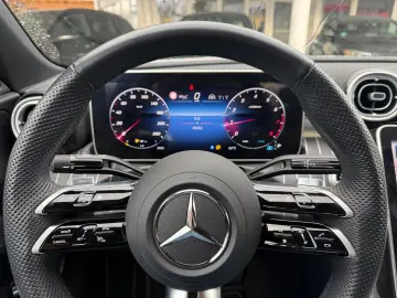 MERCEDES-BENZ C300 lim. 4M AMG MBUX Night AHK Distr Pano Amb