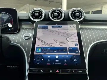 MERCEDES-BENZ C300 lim. 4M AMG MBUX Night AHK Distr Pano Amb