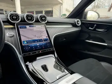 MERCEDES-BENZ C300 lim. 4M AMG MBUX Night AHK Distr Pano Amb