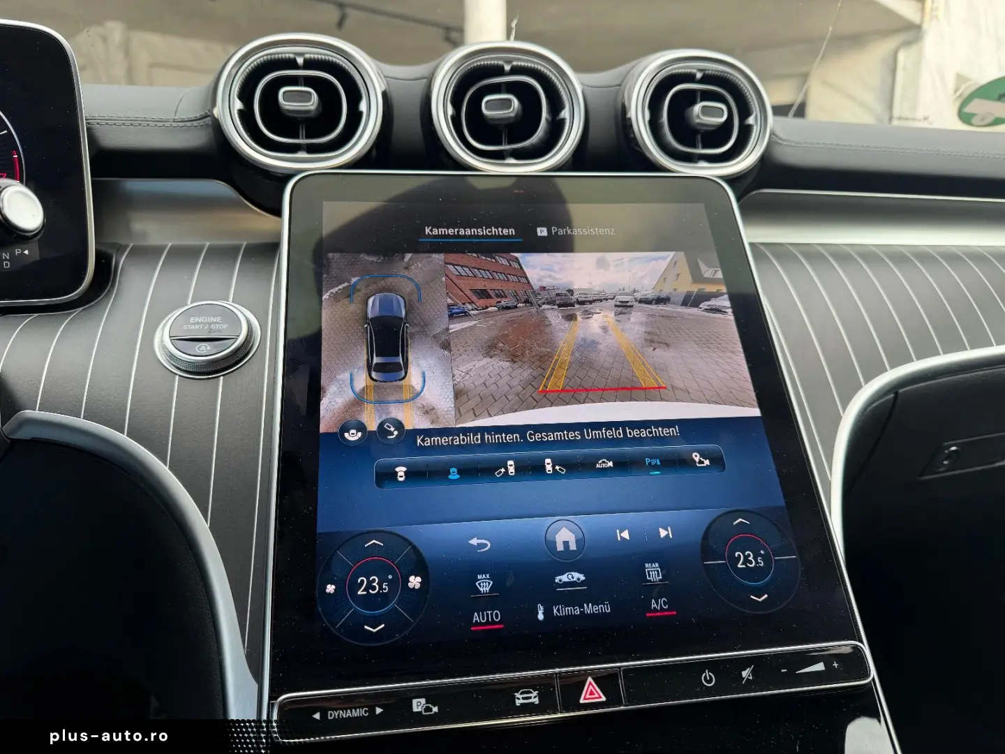 MERCEDES-BENZ C300 lim. 4M AMG MBUX Night AHK Distr Pano Amb