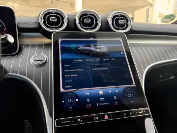 MERCEDES-BENZ C300 lim. 4M AMG MBUX Night AHK Distr Pano Amb