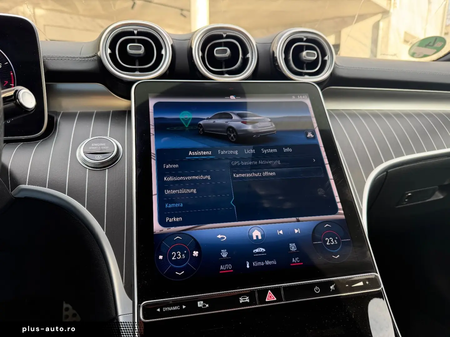 MERCEDES-BENZ C300 lim. 4M AMG MBUX Night AHK Distr Pano Amb