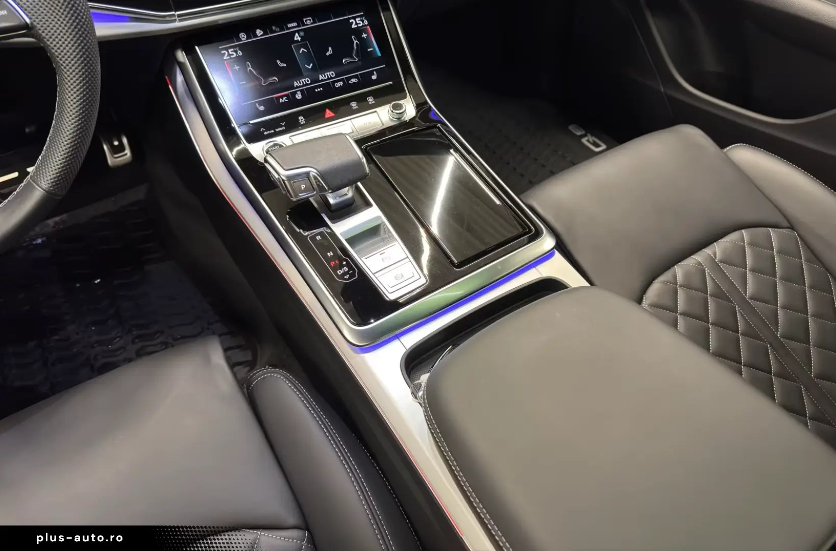 Audi Q8 50 TDI quattro linia S Pano Negru