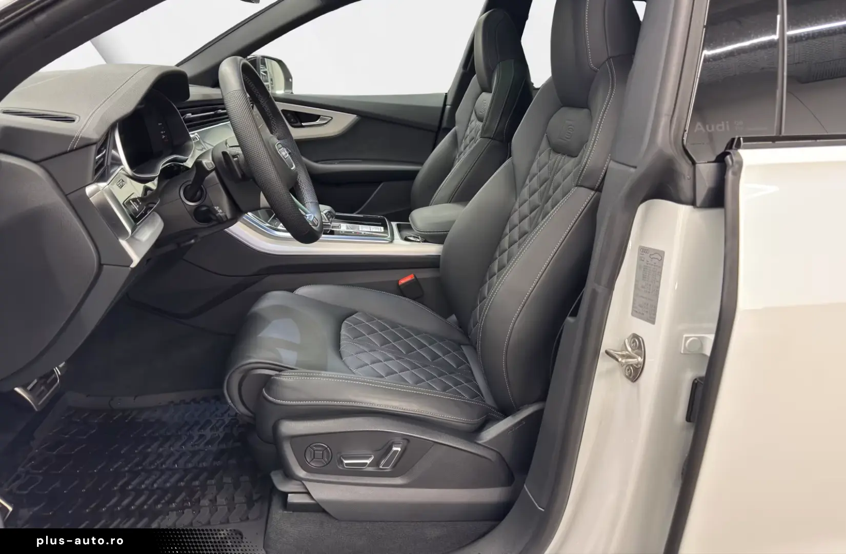 Audi Q8 50 TDI quattro linia S Pano Negru