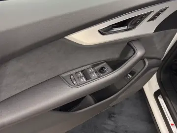 Audi Q8 50 TDI quattro linia S Pano Negru