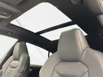 Audi Q8 50 TDI quattro linia S Pano Negru