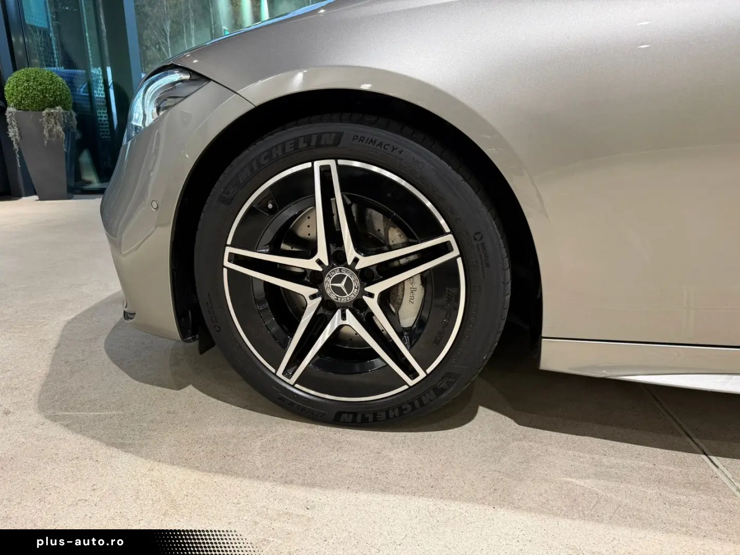 MERCEDES-BENZ C 300 AMG HINTERACHSL LED PANO MEM NIGHT AMB