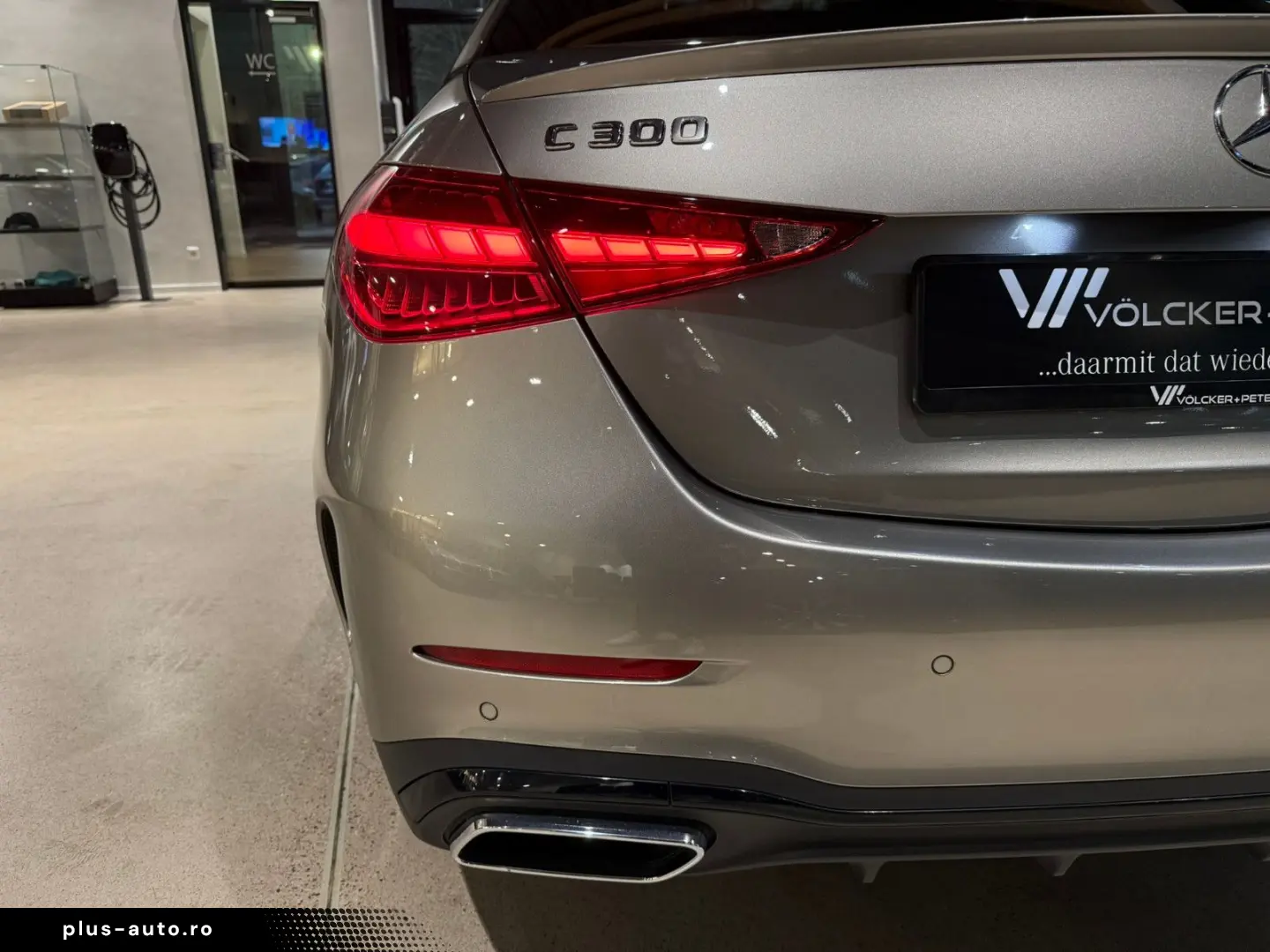 MERCEDES-BENZ C 300 AMG HINTERACHSL LED PANO MEM NIGHT AMB