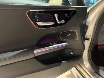 MERCEDES-BENZ C 300 AMG HINTERACHSL LED PANO MEM NIGHT AMB