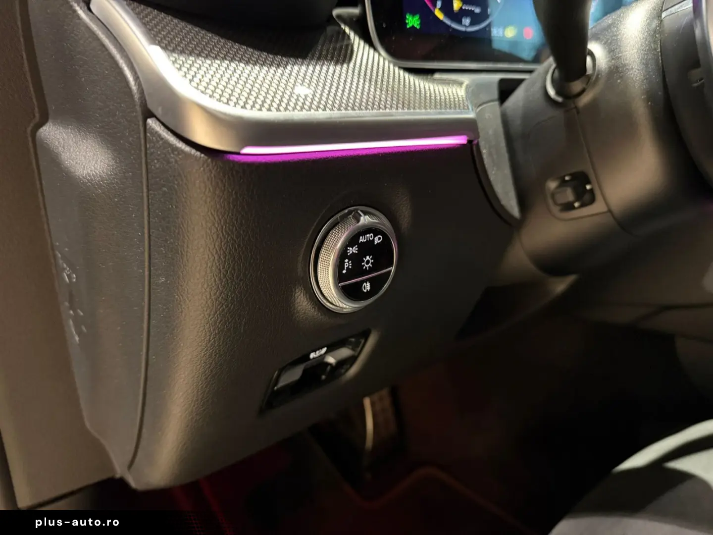 MERCEDES-BENZ C 300 AMG HINTERACHSL LED PANO MEM NIGHT AMB