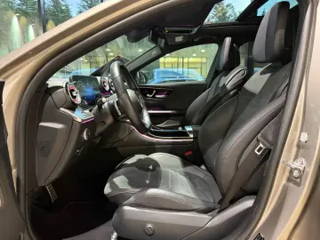 MERCEDES-BENZ C 300 AMG HINTERACHSL LED PANO MEM NIGHT AMB