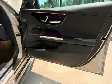 MERCEDES-BENZ C 300 AMG HINTERACHSL LED PANO MEM NIGHT AMB