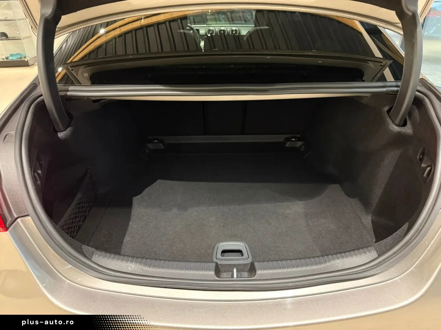 MERCEDES-BENZ C 300 AMG HINTERACHSL LED PANO MEM NIGHT AMB