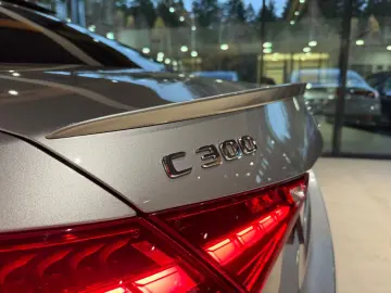 MERCEDES-BENZ C 300 AMG HINTERACHSL LED PANO MEM NIGHT AMB