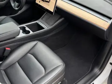 TESLA Model Y Long Range Dual AWD