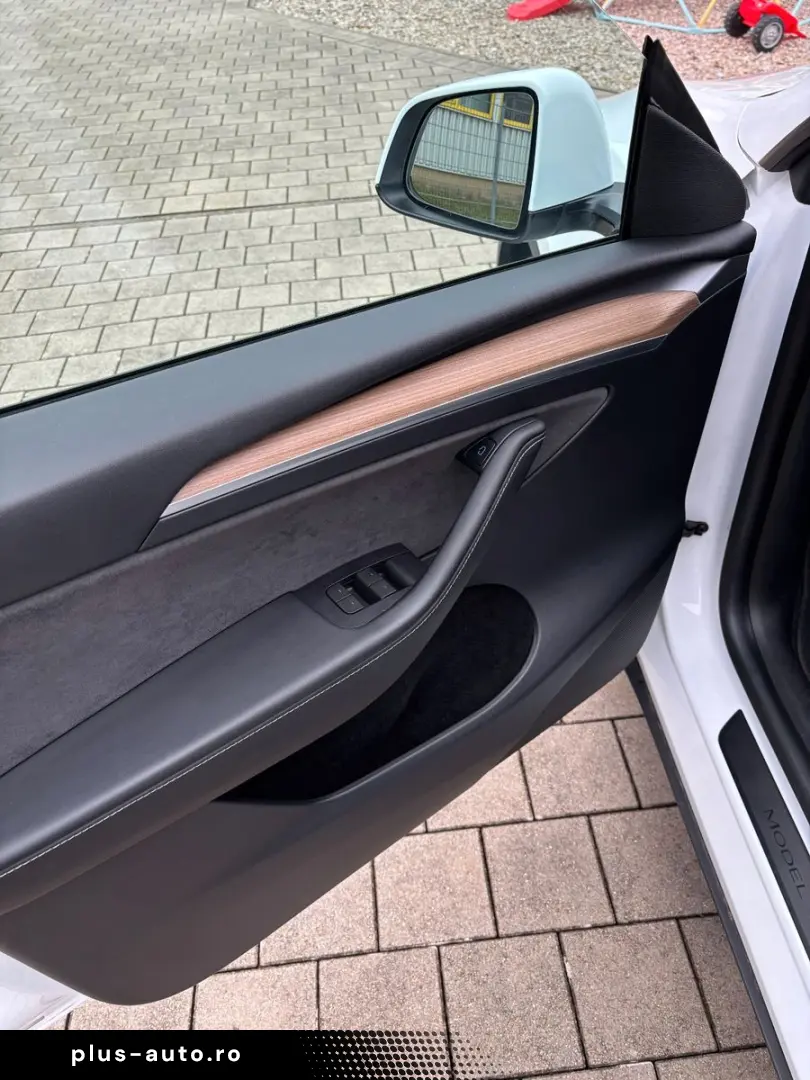 TESLA Model Y Long Range Dual AWD