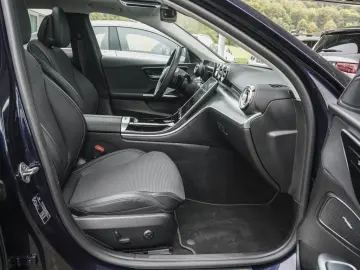 MERCEDES-BENZ C 300 4M Avantgarde DigitalLight Panorama AMG