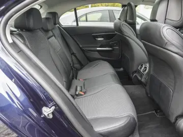 MERCEDES-BENZ C 300 4M Avantgarde DigitalLight Panorama AMG