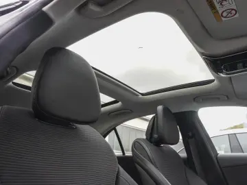 MERCEDES-BENZ C 300 4M Avantgarde DigitalLight Panorama AMG