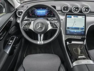 MERCEDES-BENZ C 300 4M Avantgarde DigitalLight Panorama AMG