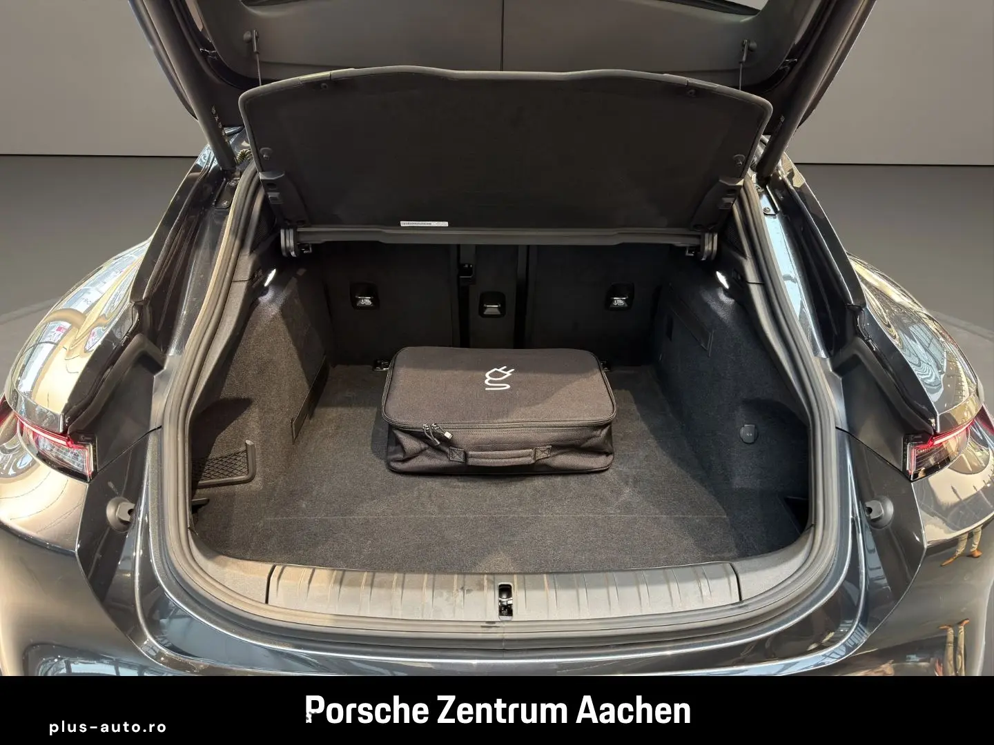 PORSCHE Taycan Sport Turismo BOSE Luftfederung 20-Zoll