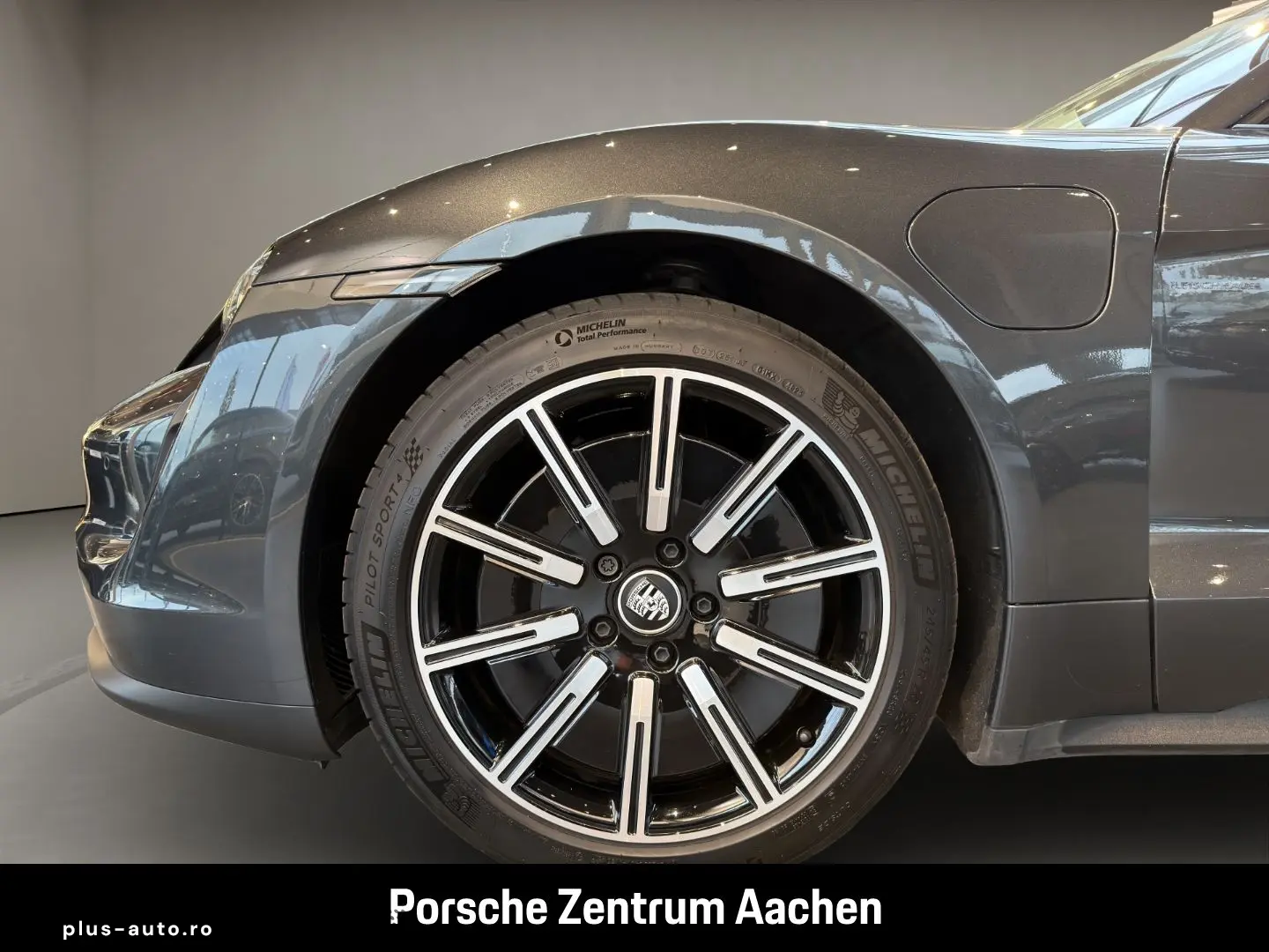 PORSCHE Taycan Sport Turismo BOSE Luftfederung 20-Zoll