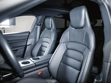 PORSCHE Taycan Sport Turismo  75 Jahre  Panoramadach