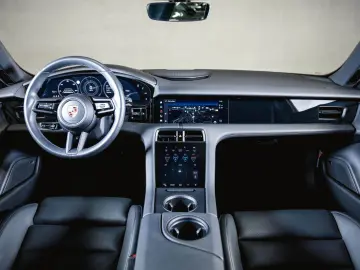 PORSCHE Taycan Sport Turismo  75 Jahre  Panoramadach