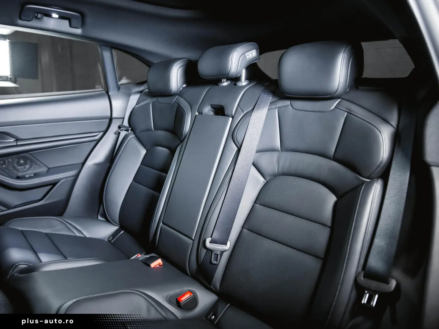 PORSCHE Taycan Sport Turismo  75 Jahre  Panoramadach