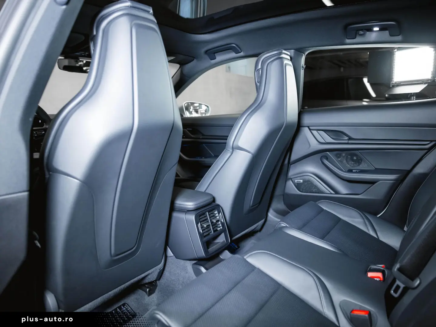 PORSCHE Taycan Sport Turismo  75 Jahre  Panoramadach