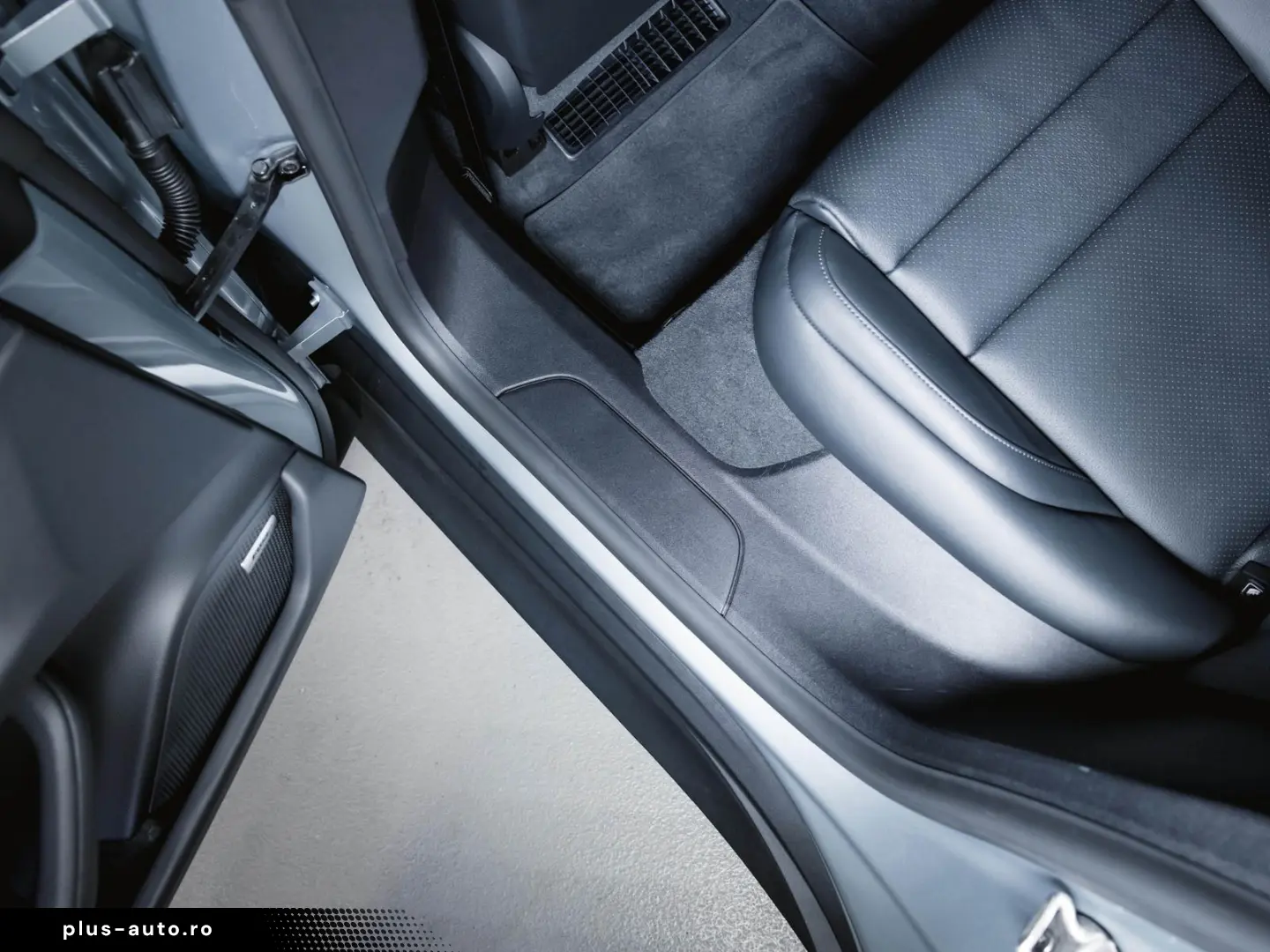 PORSCHE Taycan Sport Turismo  75 Jahre  Panoramadach