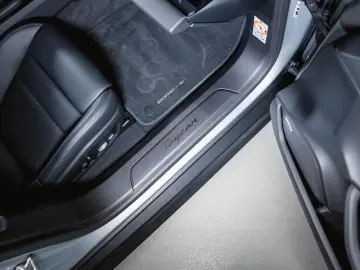 PORSCHE Taycan Sport Turismo  75 Jahre  Panoramadach