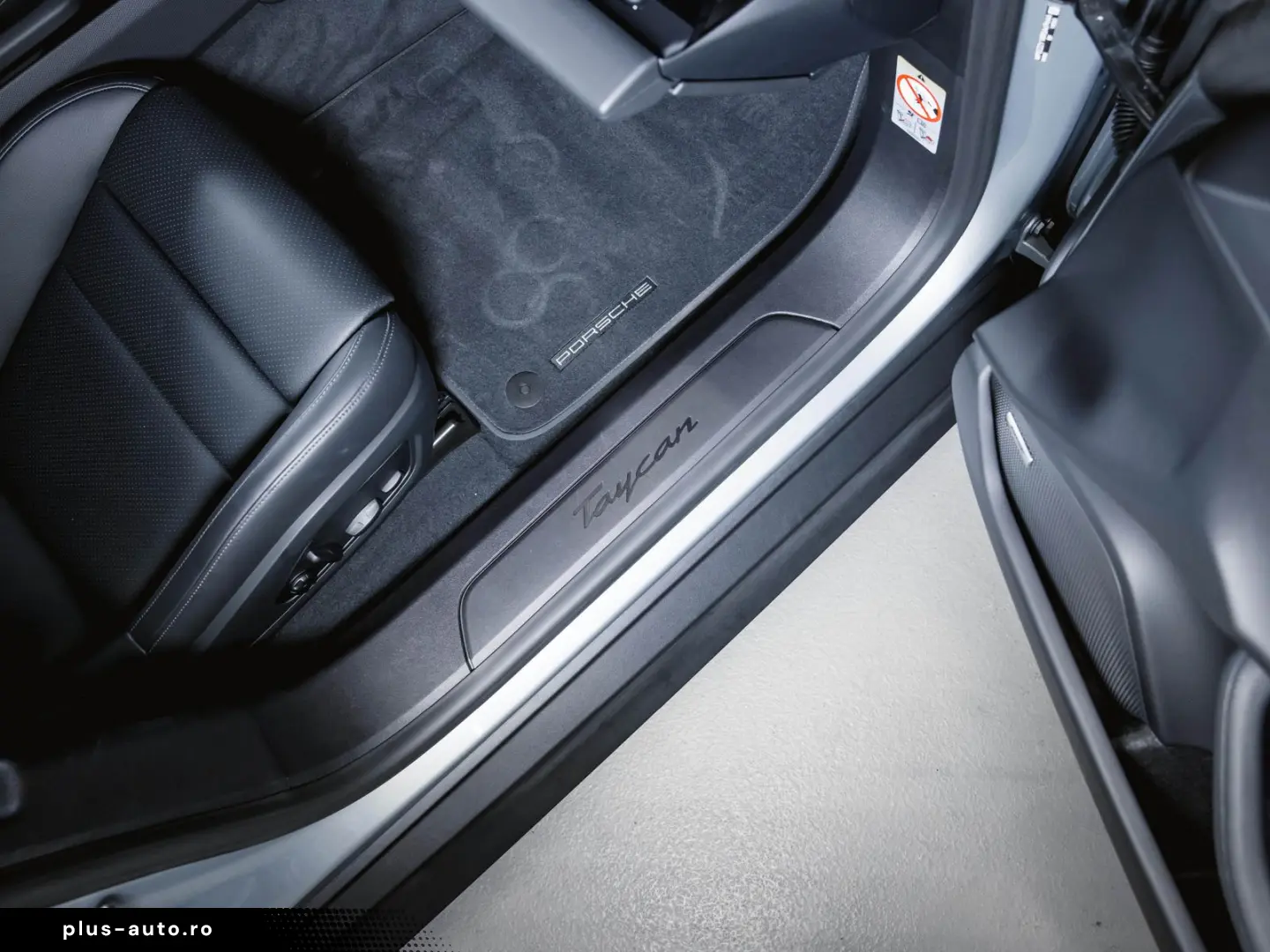 PORSCHE Taycan Sport Turismo  75 Jahre  Panoramadach