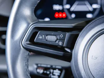 PORSCHE Taycan Sport Turismo  75 Jahre  Panoramadach